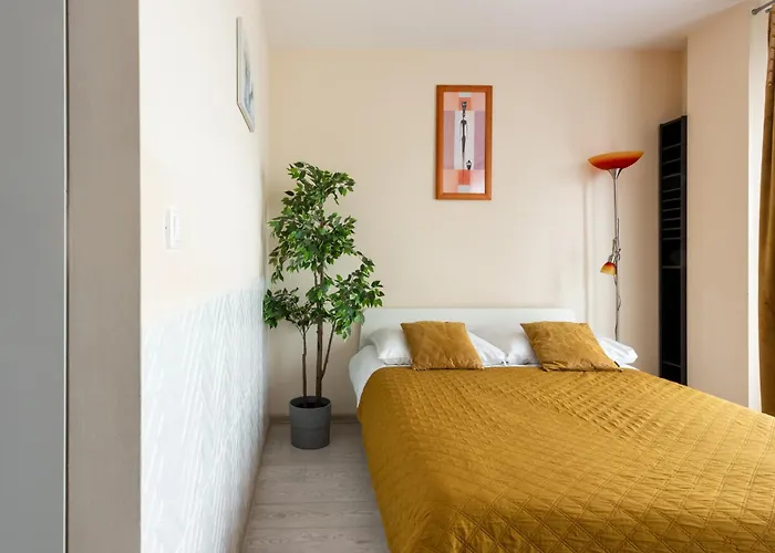 Cozy Modern Apartment Astoria Magic Orange Old Town